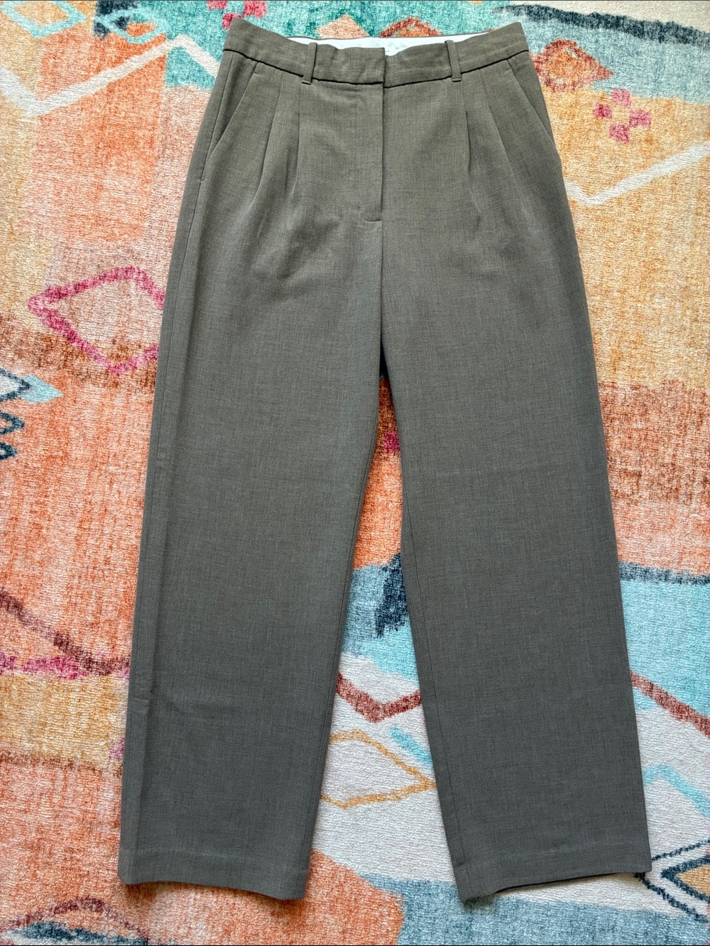 Aritzia “The Effortless Pant”